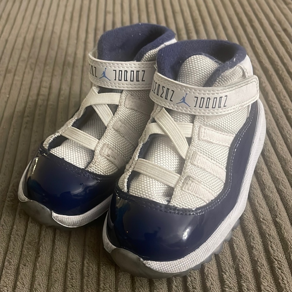 Jordan’s unisex size 8